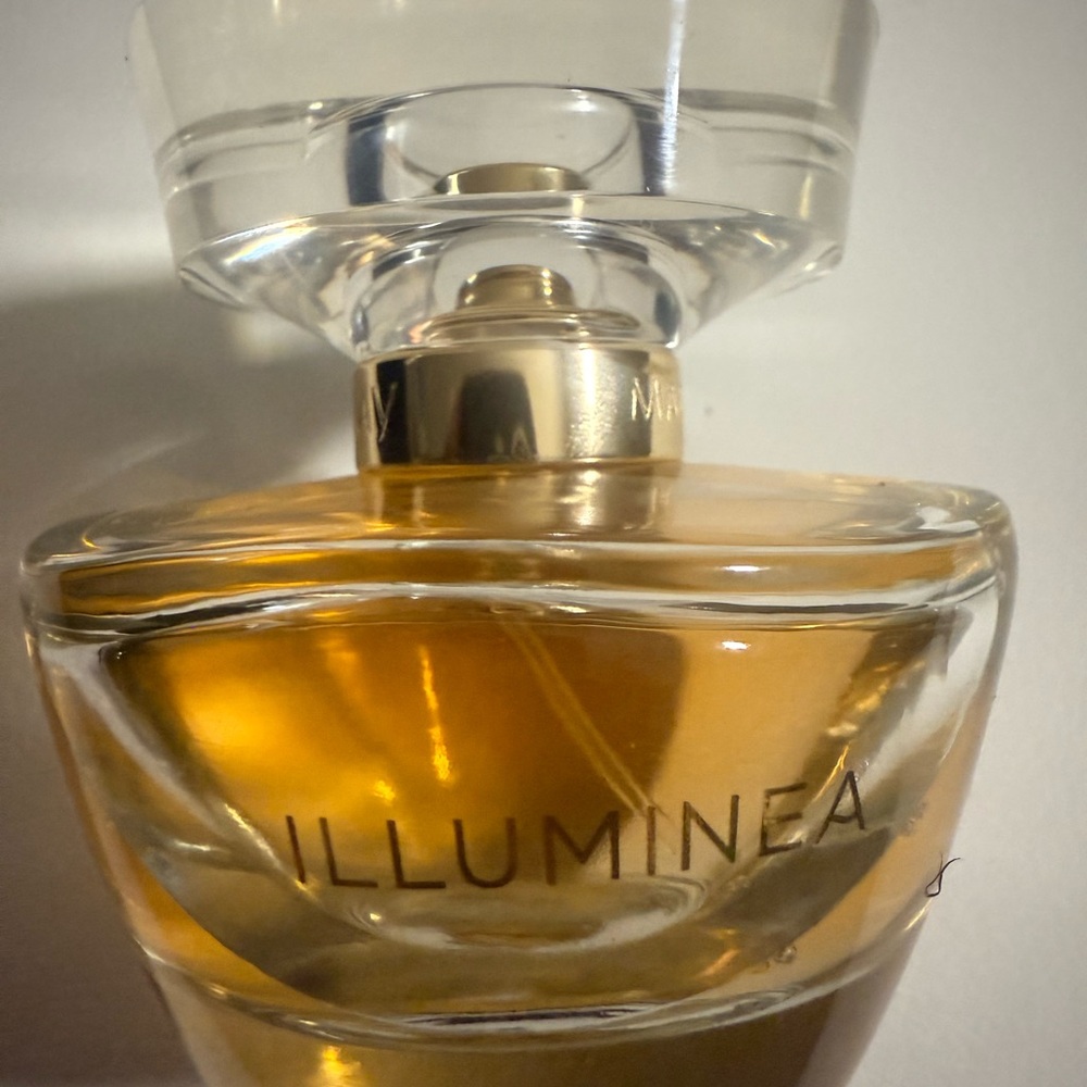 Mary Kay Illuminea Perfume with Gold Accents